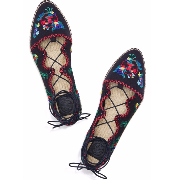 Tory Burch Shoes - NWOT Tory Burch Sonoma Embroidered Ghillie Flat